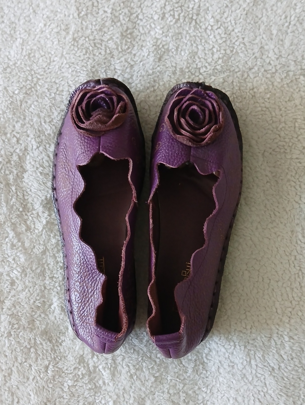 •HIN RUI• Purple Leather Floral-Toe Scalloped Ballet Flats